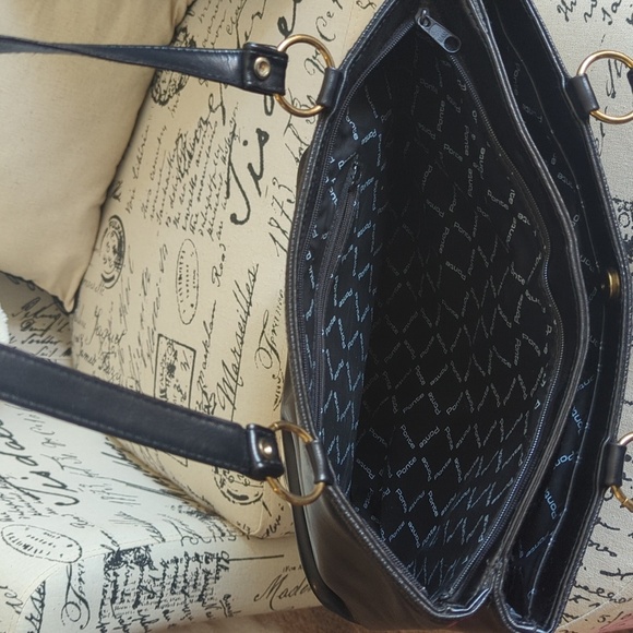 Ponte Classic Black Leather Minimalist Tote with Gold-Toned Detail - Picture 12 of 16